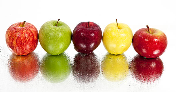 リンゴ - apple granny smith apple red delicious apple fruit ストックフォトと画像