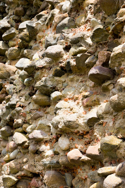 istock a cracked part of the wall 1212142942