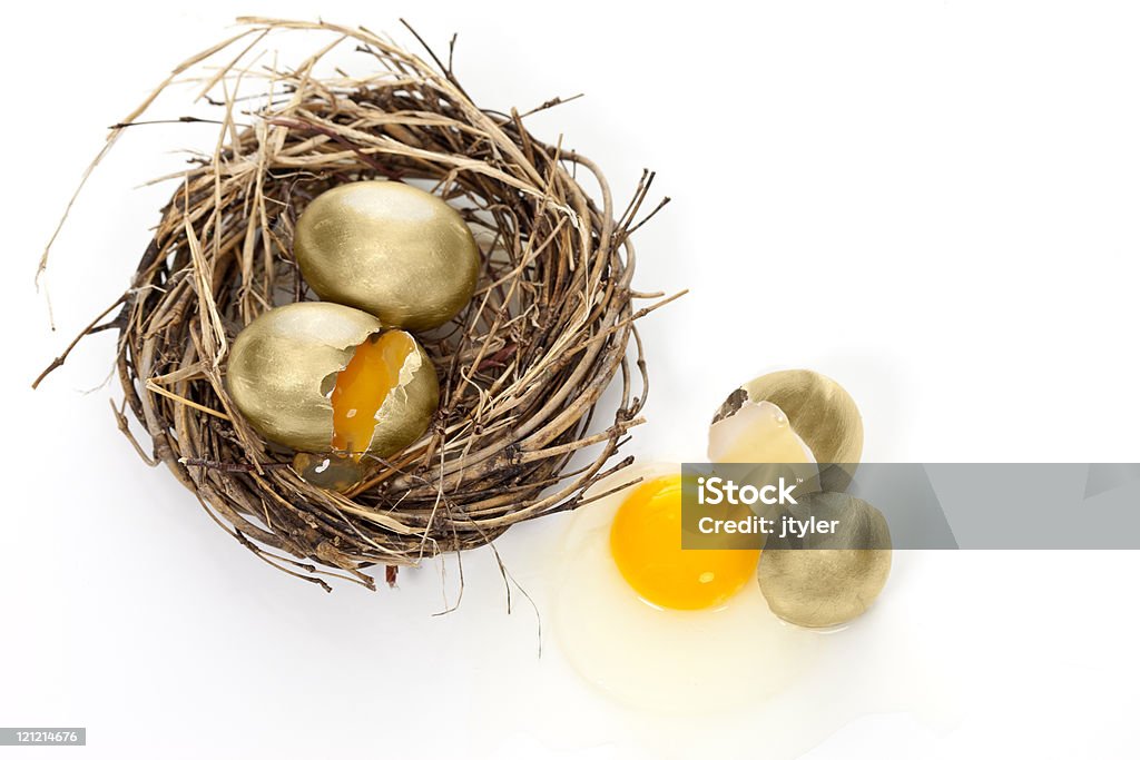 Disappearing Nest Egg-Modo di dire inglese - Foto stock royalty-free di Composizione orizzontale