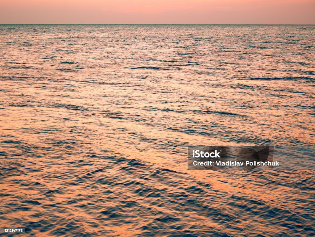 Hình Ảnh Phản Chiếu Trên Sóng Biển Khi Hoàng Hôn Ấn Tượng Cận Cảnh ...