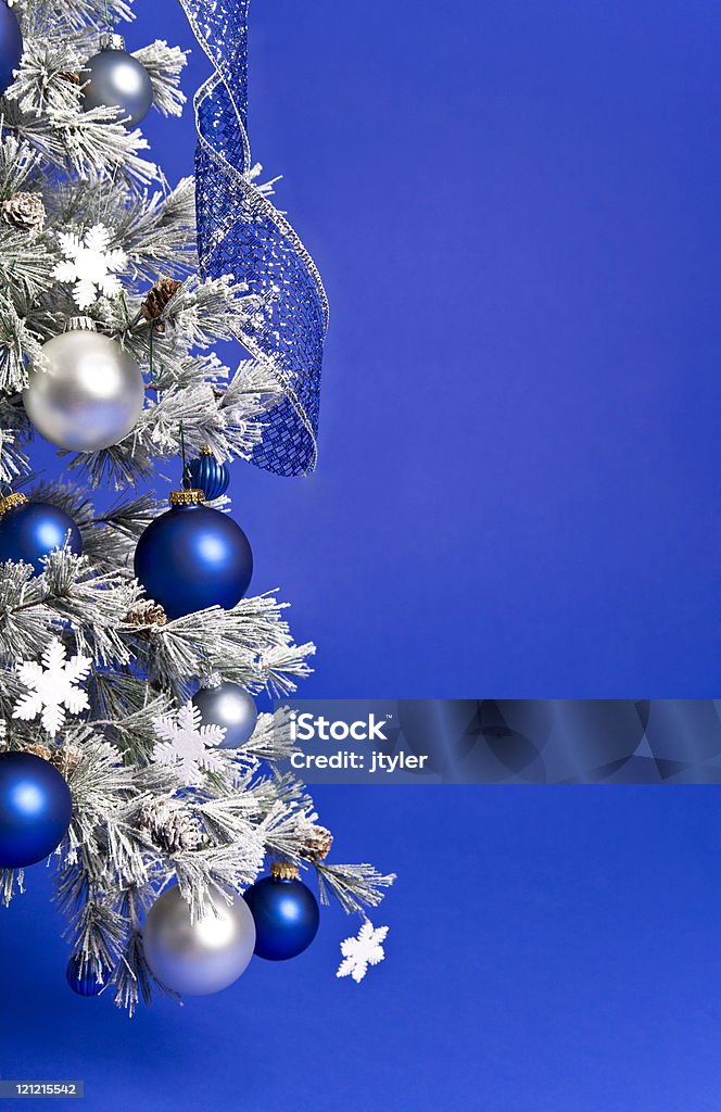 Decorazioni blu e bianco - Foto stock royalty-free di Albero di natale