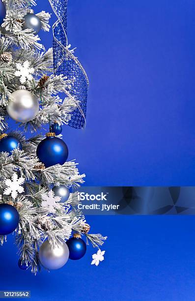 Decorazioni Blu E Bianco - Fotografie stock e altre immagini di Albero di natale - Albero di natale, Blu, Albero