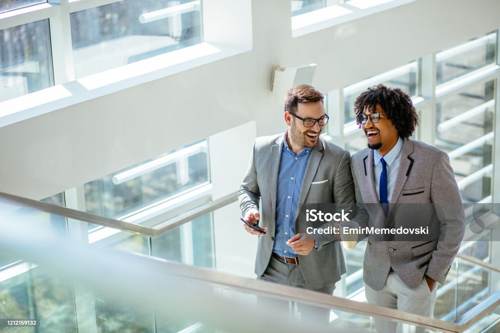 Tolle Ideen kommen aus lockeren Gesprächen - Lizenzfrei Gehen Stock-Foto