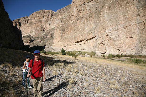 istock Kids Hiking in Canyon 121216699