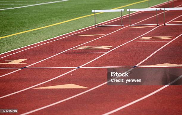 Foto de Acompanhar E Obstáculos e mais fotos de stock de Atletismo - Atletismo, Campo esportivo, Competição