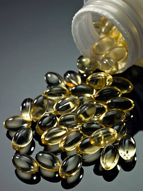ビタミン e のカプセル - nutritional supplement fish oil vitamin pill bottle ストックフォトと画像