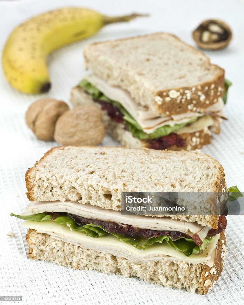 La Turquie en tranches, fromage et le Sandwich de canneberge - Photo de Sandwich libre de droits