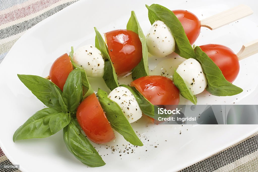 Mozzarella, Basilikum, Kirschtomaten - Lizenzfrei Basilikum Stock-Foto
