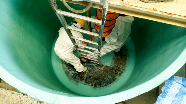 lining process of coaitng tank and repair by material of resin and fiberglass - confined space imagens e fotografias de stock