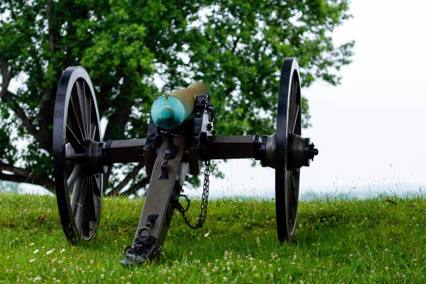 um cânion de guerra civil no parque militar nacional de gettysburg, gettysburg, pa - imagem - american civil war us military old horizontal - fotografias e filmes do acervo