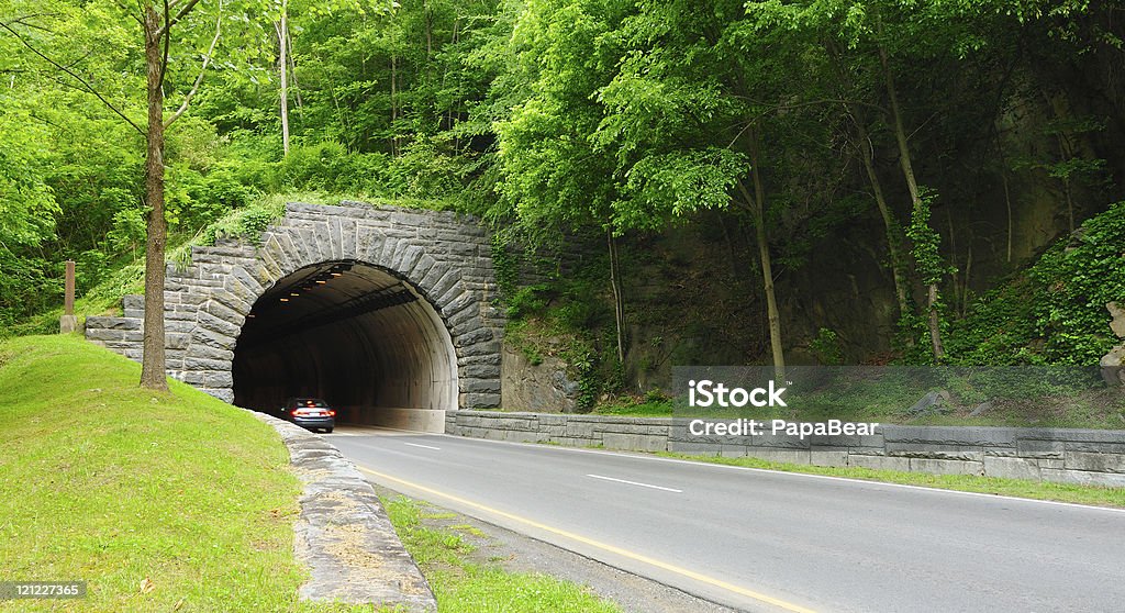 Gatlinburg túnel - Foto de stock de Estrada principal - Estrada royalty-free