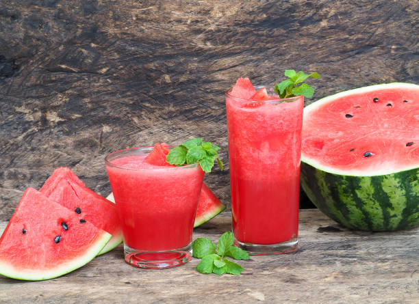 Watermelon Juice, Healthy watermelon smoothie and mint Mint leaf on a wooden background Watermelon Juice, Healthy watermelon smoothie and mint Mint leaf on a wooden background watermelon juice stock pictures, royalty-free photos & images