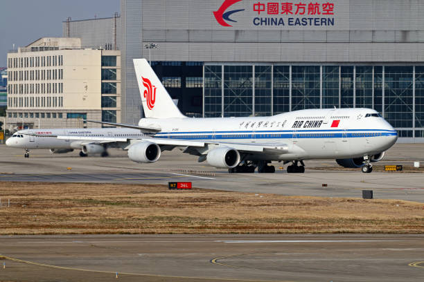 air china boeing 747 - airplane airbus boeing air vehicle imagens e fotografias de stock
