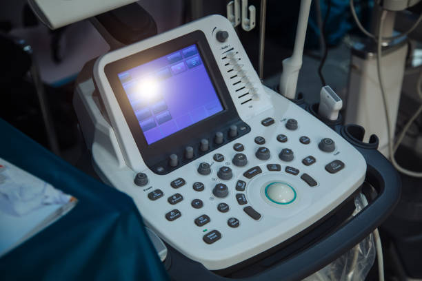 ソノグラフィー診断の臨床実験��室で現代の超音波機械。 - pulse trace surveillance machine healthcare and medicine ストックフォトと画像