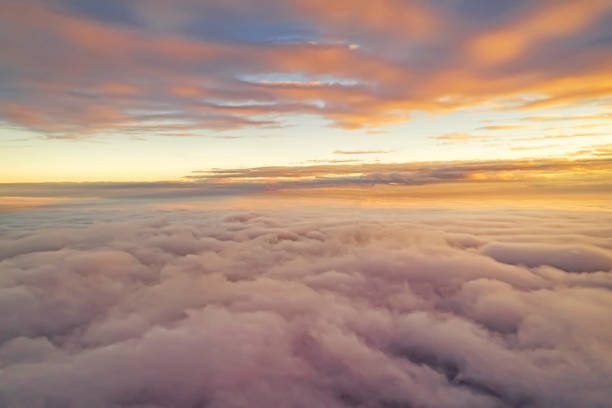 sea of clouds above the stratosphere - cloud cloudscape stratosphere above imagens e fotografias de stock