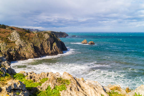 istock Mountains next to cove with cliffs on cloudy day with wind, Punt 1212354621
