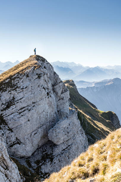 crête entre hengst et schibengàtsch, schrattenfluh, alpes de lucerne, surenberg, suisse - emme valley photos et images de collection
