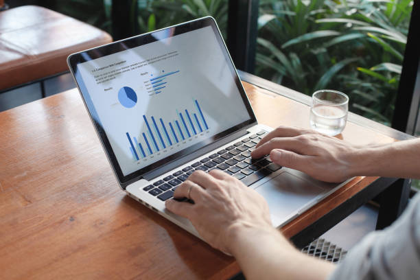 data analytics, business man looking at financial charts on the screen
