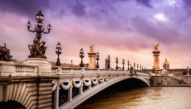 파리의 알렉산드르 iii 다리 - pont alexandre iii 뉴스 사진 이미지