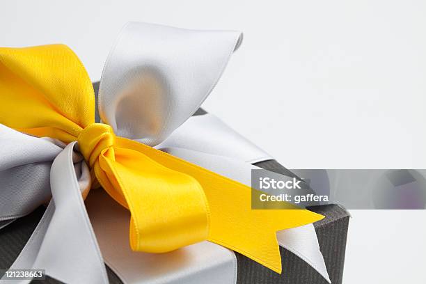 Foto de Caixa De Presente e mais fotos de stock de Aniversário - Aniversário, Cinza - Descrição de Cor, Amarelo