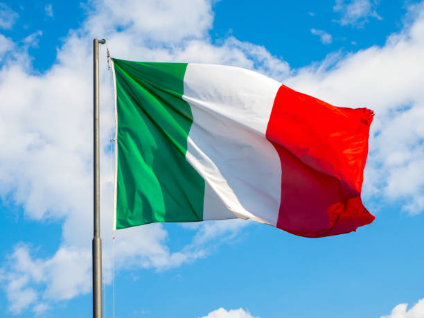 indicateur italien agitant - italian flag photos et images de collection