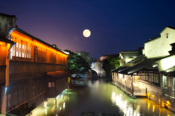 tongxiang wuzhen west landschaftlich reizvolle gegend nachtansicht - zhejiang provinz stock-fotos und bilder