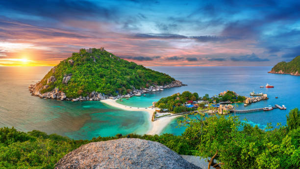 Panorama of viewpoint on Koh Nangyuan island at sunset, Surat Thani in Thailand Panorama of viewpoint on Koh Nangyuan island at sunset, Surat Thani in Thailand koh tao stock pictures, royalty-free photos & images