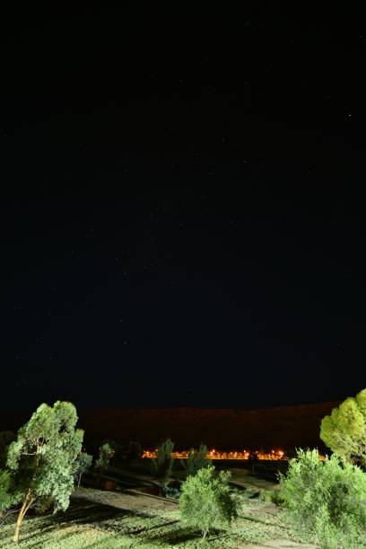 southern cross - uluru alice springs australia australian culture imagens e fotografias de stock