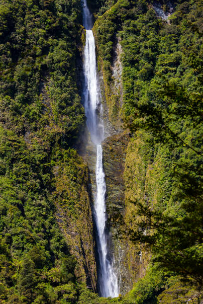 humboldt falls shines in the sun - te anau imagens e fotografias de stock