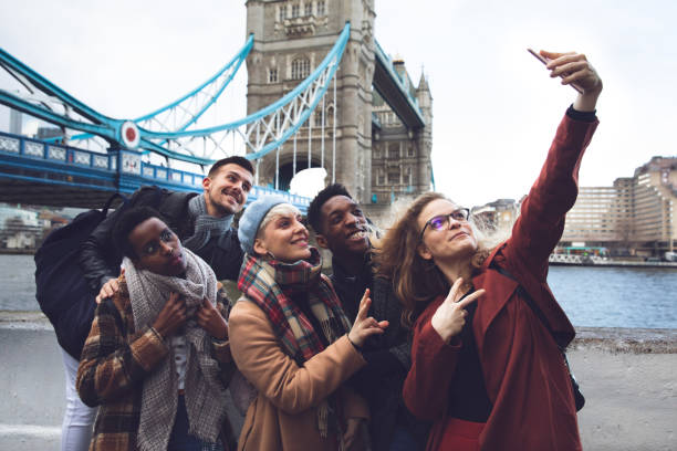 istock Selfie time in front of Tower Bridge 1212496418
