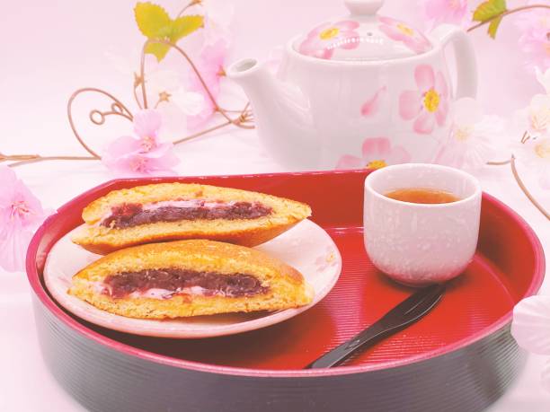 This is a picture of a Japanese sweet called Dorayaki in Japanese.