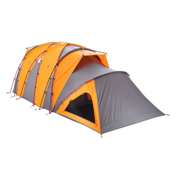 白で隔離されたキャンプトンネルテント。防水ハイキングドームテントサイドビュー。冬と遠征キャンプ用品。オレンジ 8 8 人超軽量 バックパッキング アルパイン テント.モダンシェルター - tent camping dome tent single object ストックフォトと画像