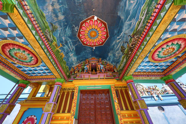 temple hindou, matale, sri lanka - gopuram architecture and buildings temple sri lanka photos et images de collection