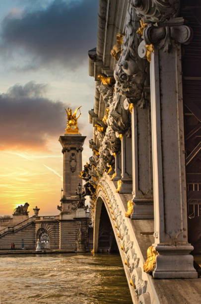 파리의 알렉산드르 iii 다리 - pont alexandre iii 뉴스 사진 이미지