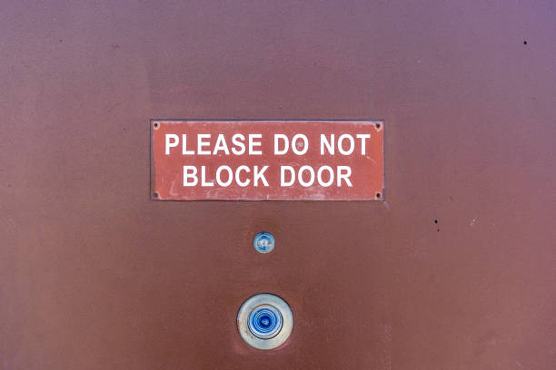 istock Please do not block door sign 1212556376