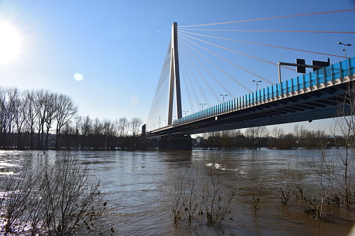 2020, Raiffeisenbrücke is a bridge across the Rhine between Neuwied and eEißenthurm