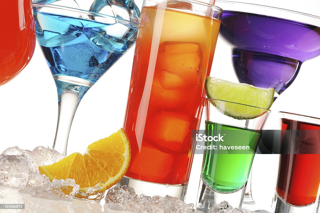 Cócteles tropicales primer plano - Foto de stock de Cóctel - Bebida alcohólica libre de derechos
