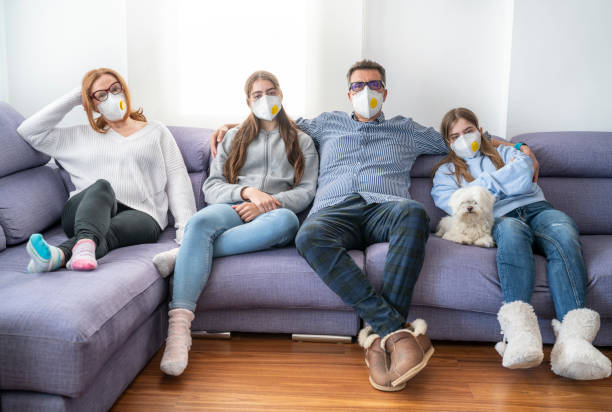 Family at sofe with mask in quarantine isolation against virus Family at home sofa with mask in quarantine isolation against virus COVID-19 Coronavirus Corona Virus sofe stock pictures, royalty-free photos & images