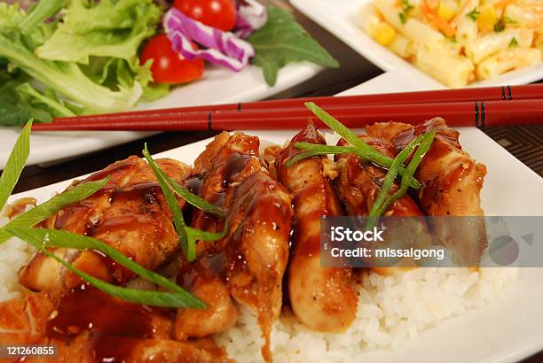 Riso Con Pollo Teriyaki - Fotografie stock e altre immagini di Pollo teriyaki - Pollo teriyaki, Alimentazione sana, Bacchette cinesi