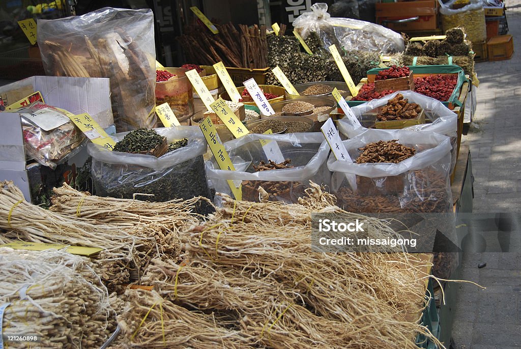 Mercado Oriental das instalações e ervas secas - Royalty-free Alimentação Saudável Foto de stock