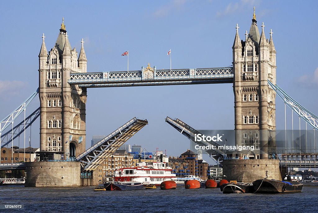 Tower Bridge em Londres - Royalty-free Aberto Foto de stock