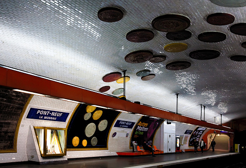 Almost empty platform, Pont-Neuf La Monnaie Metro station, right bank, Paris, France, Europe