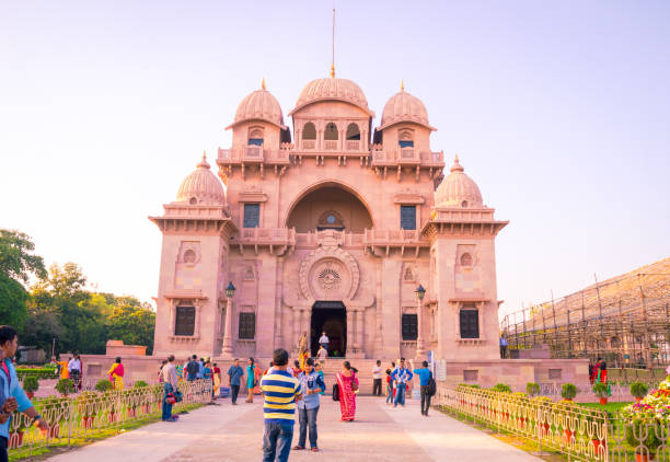 belu mah ramakrishna math and mission, founded by swami vivekananda. temple is famous architecture of christian islamic, hindu buddhist art motifs unity symbol all religion. kolkata - people cemetery church urban scene imagens e fotografias de stock