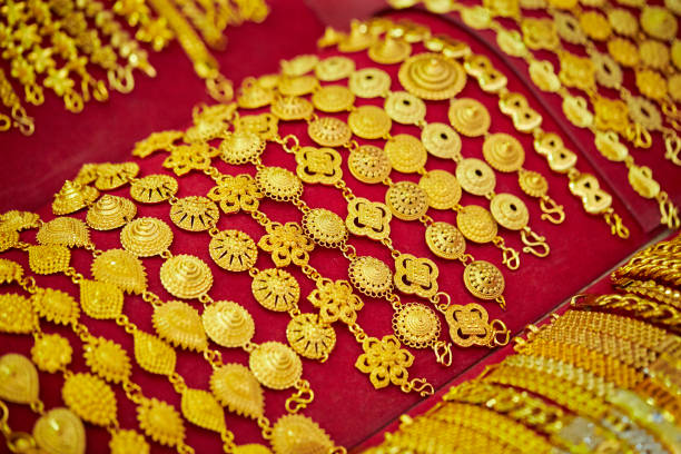 istock Gold accessories shop 1212661322