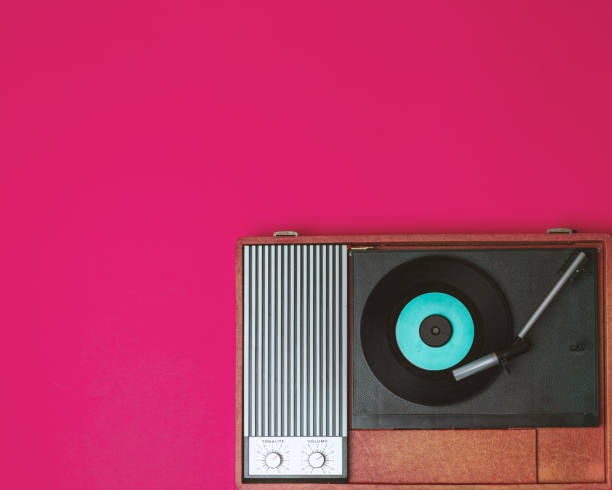 istock Vintage vinyl player and turnable on a fuchsia background 1212671067