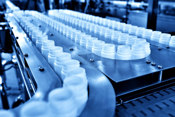 medicine bottle in production line - plastic chemical warehouse industry imagens e fotografias de stock