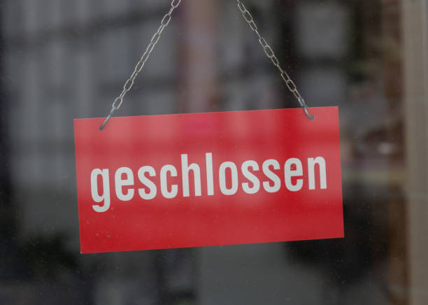 sign in german closed means closed closeup of a sign on a glass door with the german word geschlossen means closed shut up stock pictures, royalty-free photos & images