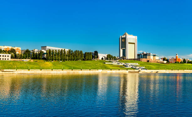 budynki rządowe w cheboksary - czuwaj, rosja - czuwaj! zdjęcia i obrazy z banku zdjęć