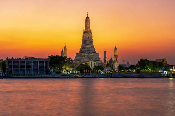 istock Wat Arun Ratchawararam, a Buddhist temple in Bangkok, Thailand 1212741707