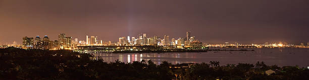 das miami panorama - rickenbacker causeway stock-fotos und bilder